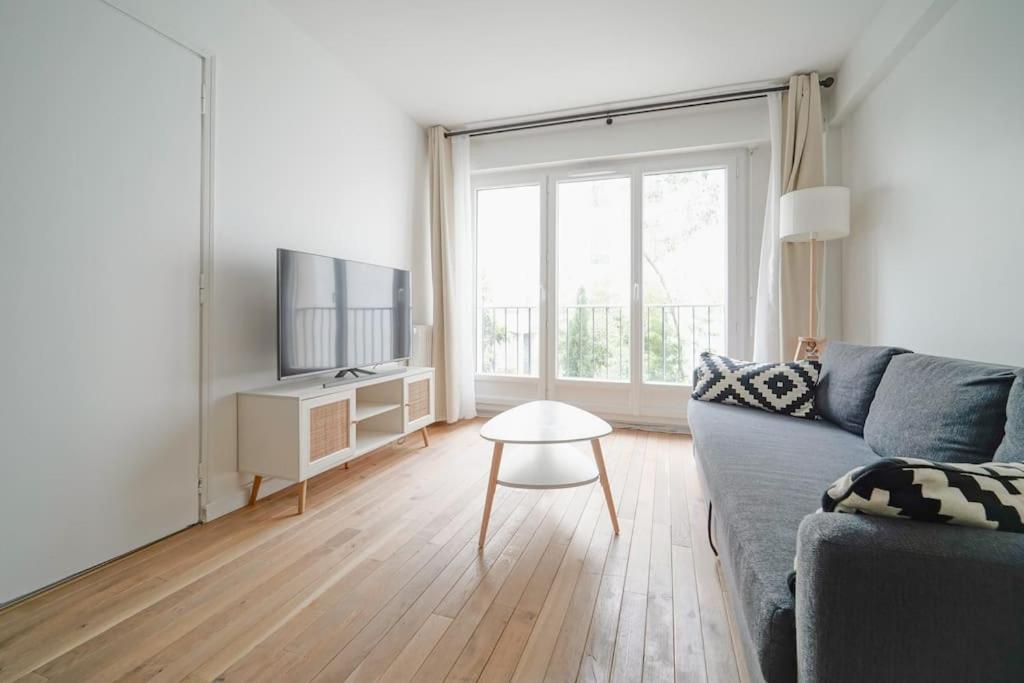 Spacious 1br In 10th District Appartement Parijs