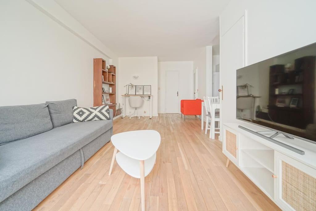 Spacious 1br In 10th District Appartement *