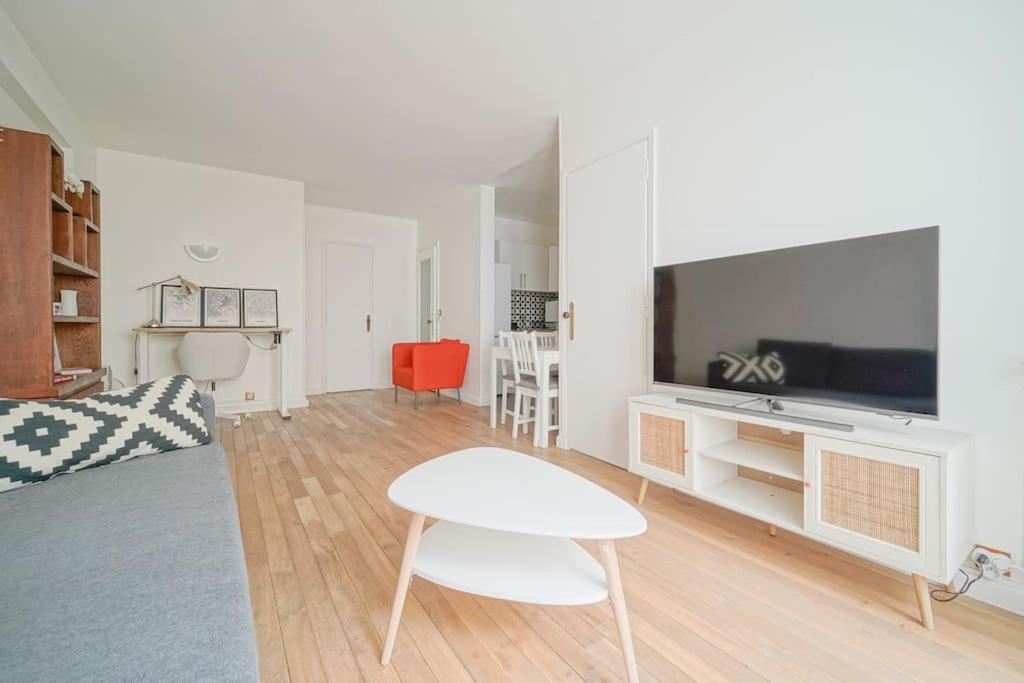 Apartment Spacious 1br In 10th District *