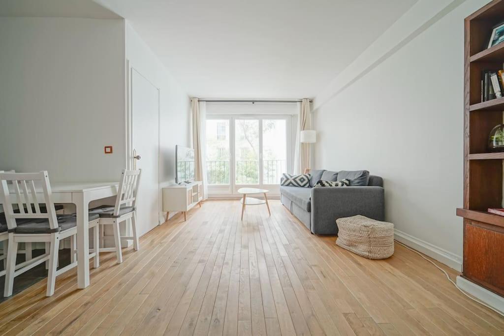 Appartement Spacious 1br In 10th District Parijs